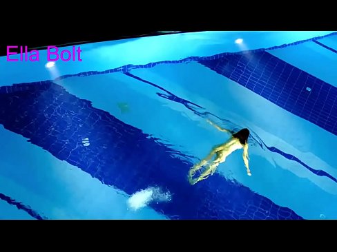 ❤️ Saya tidak bisa berhenti menonton, pirang muda tertangkap basah berenang di kolam resor ELLA BOLT ❤ Video anal di id.nomescriativos.top